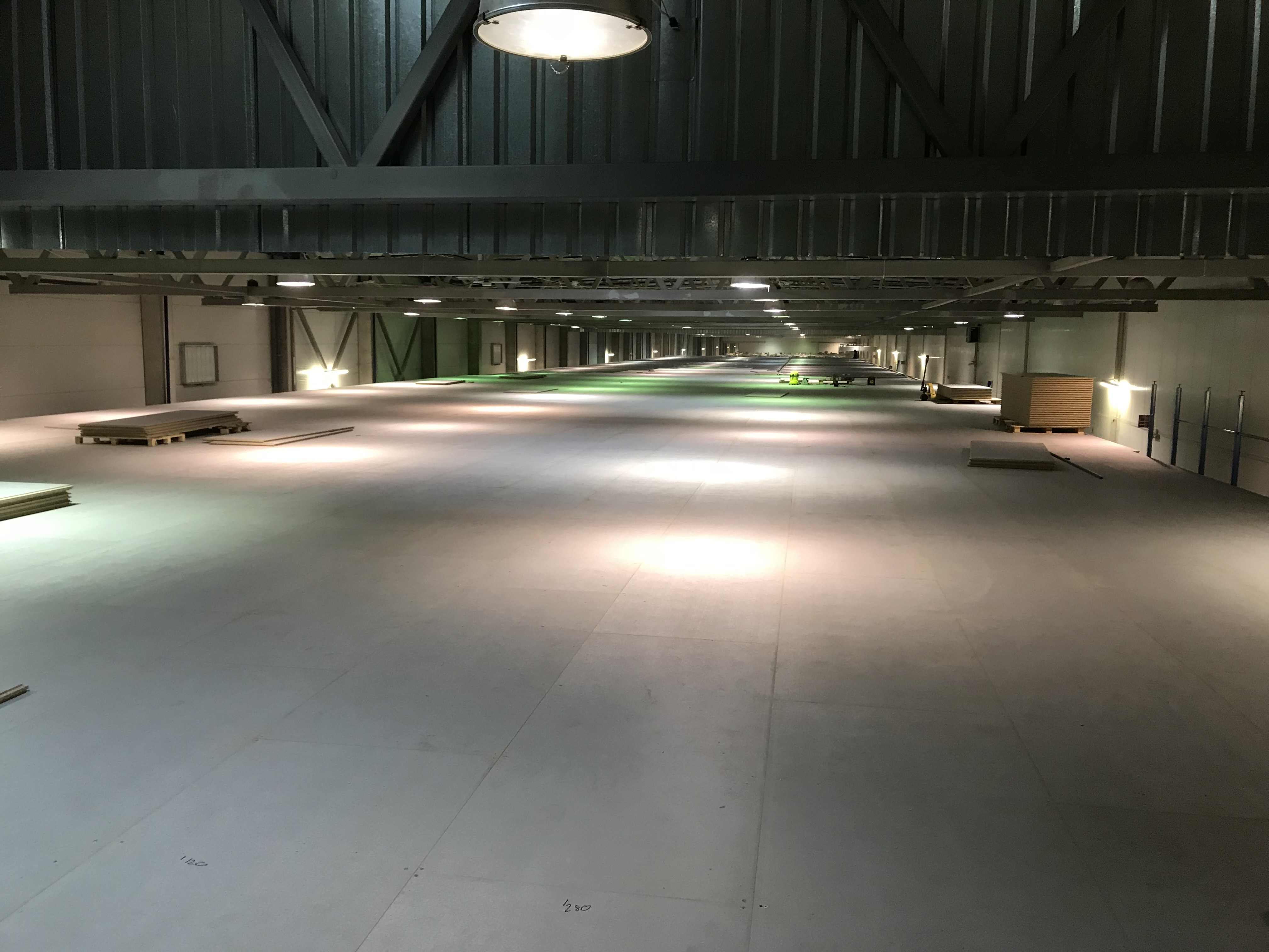 E-Selver kaubaaluste riiulid ja vahepõranda paigaldus